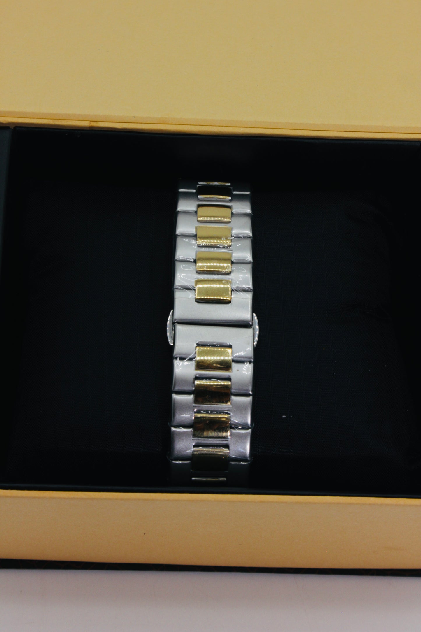 Patek Philippe Nautilus Style Men’s Quartz Watch – Two-Tone Gold & Silver with Black Dial