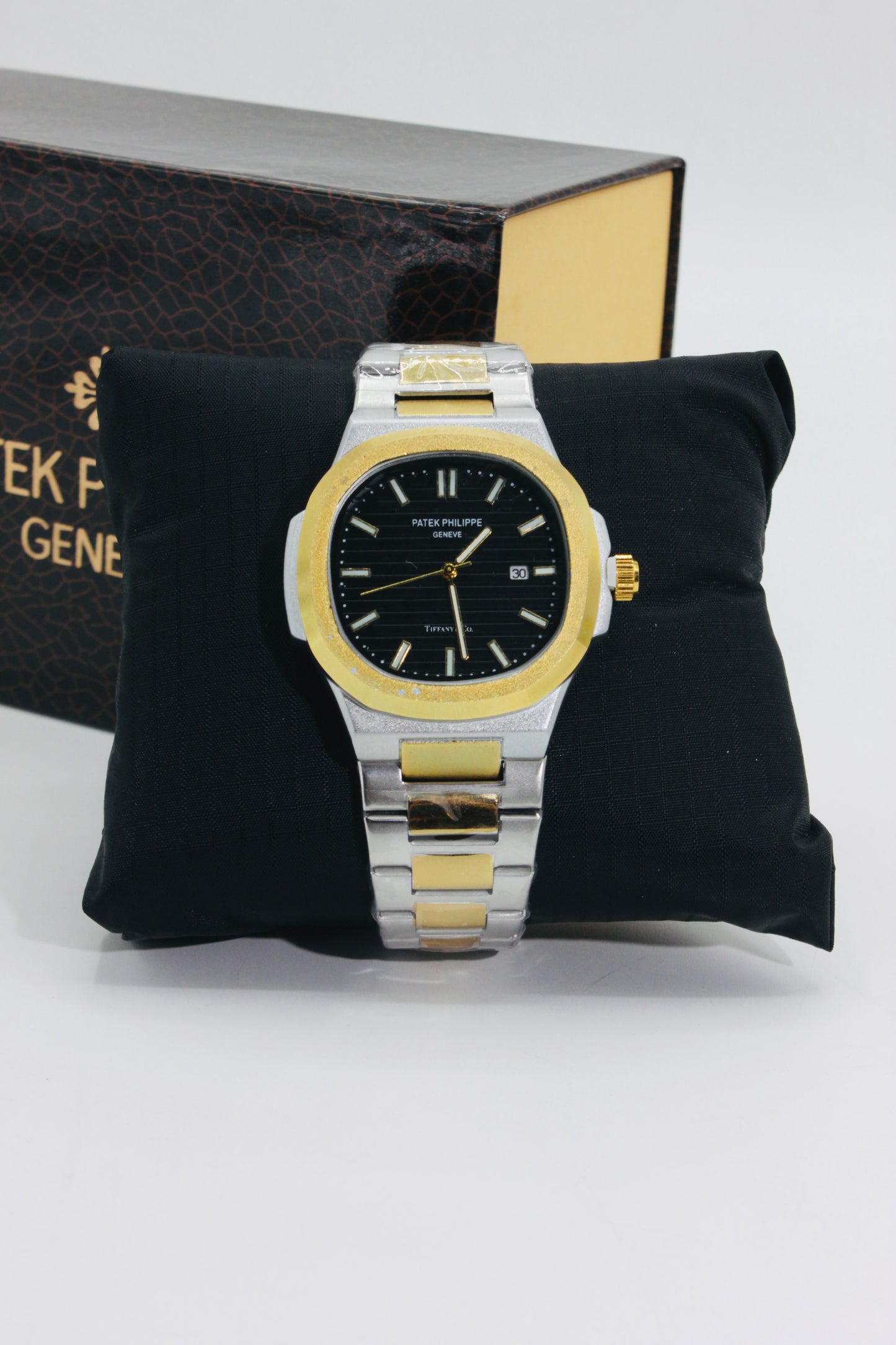 Patek Philippe Nautilus Style Men’s Quartz Watch – Two-Tone Gold & Silver with Black Dial