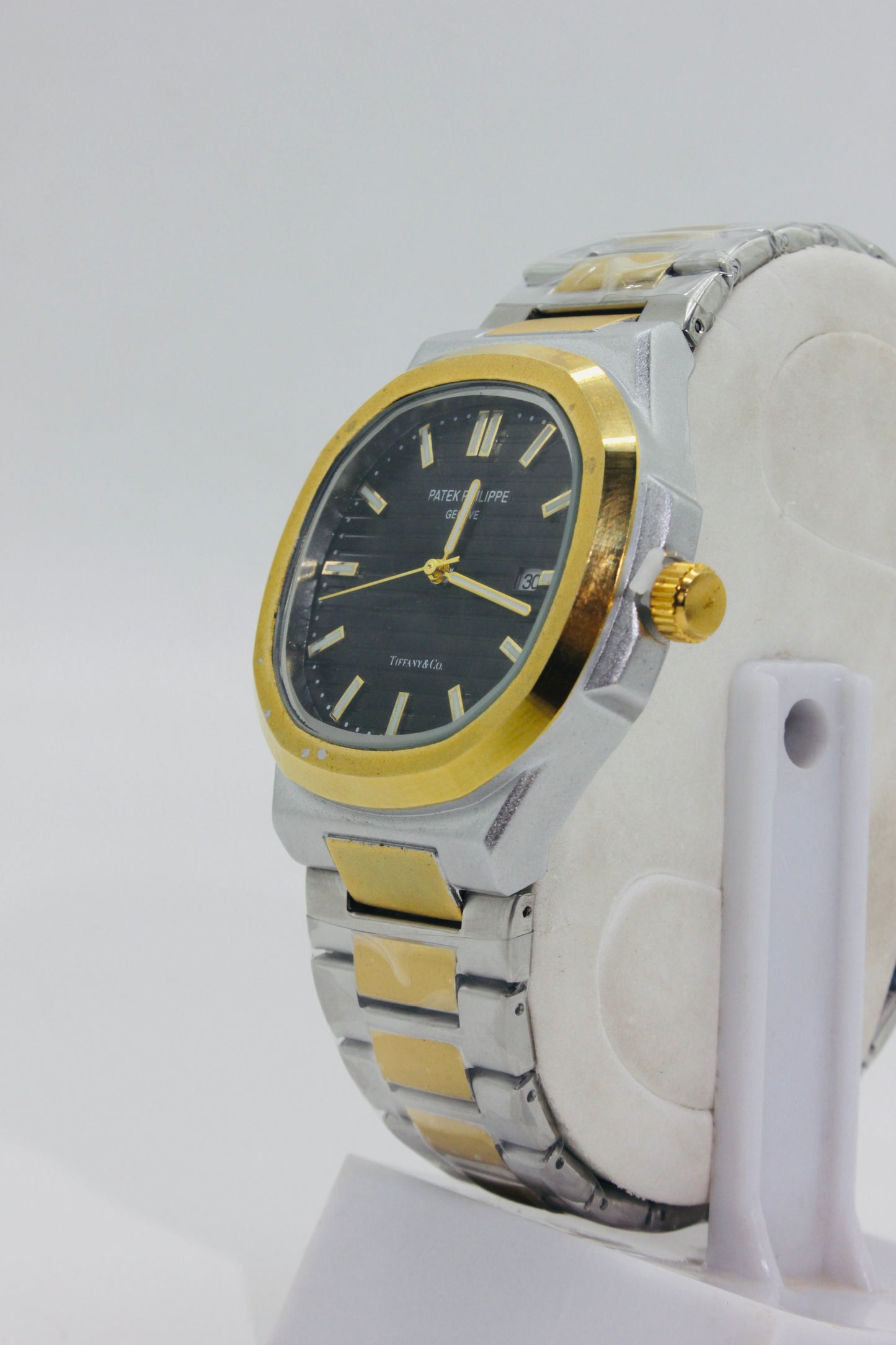 Patek Philippe Nautilus Style Men’s Quartz Watch – Two-Tone Gold & Silver with Black Dial