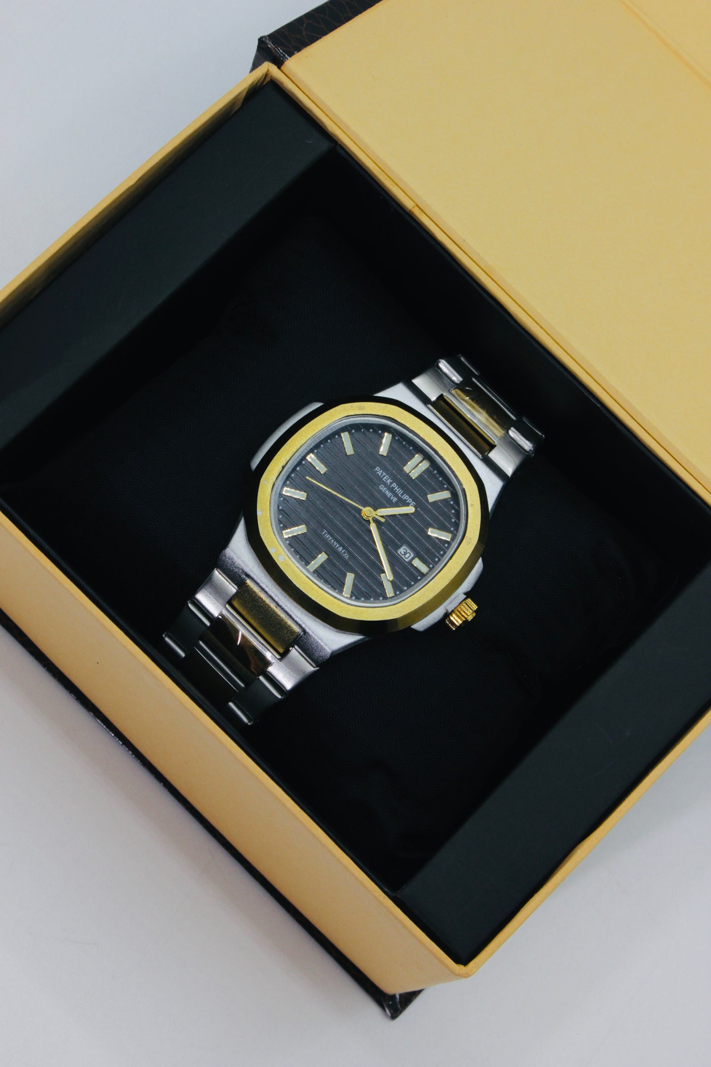 Patek Philippe Nautilus Style Men’s Quartz Watch – Two-Tone Gold & Silver with Black Dial