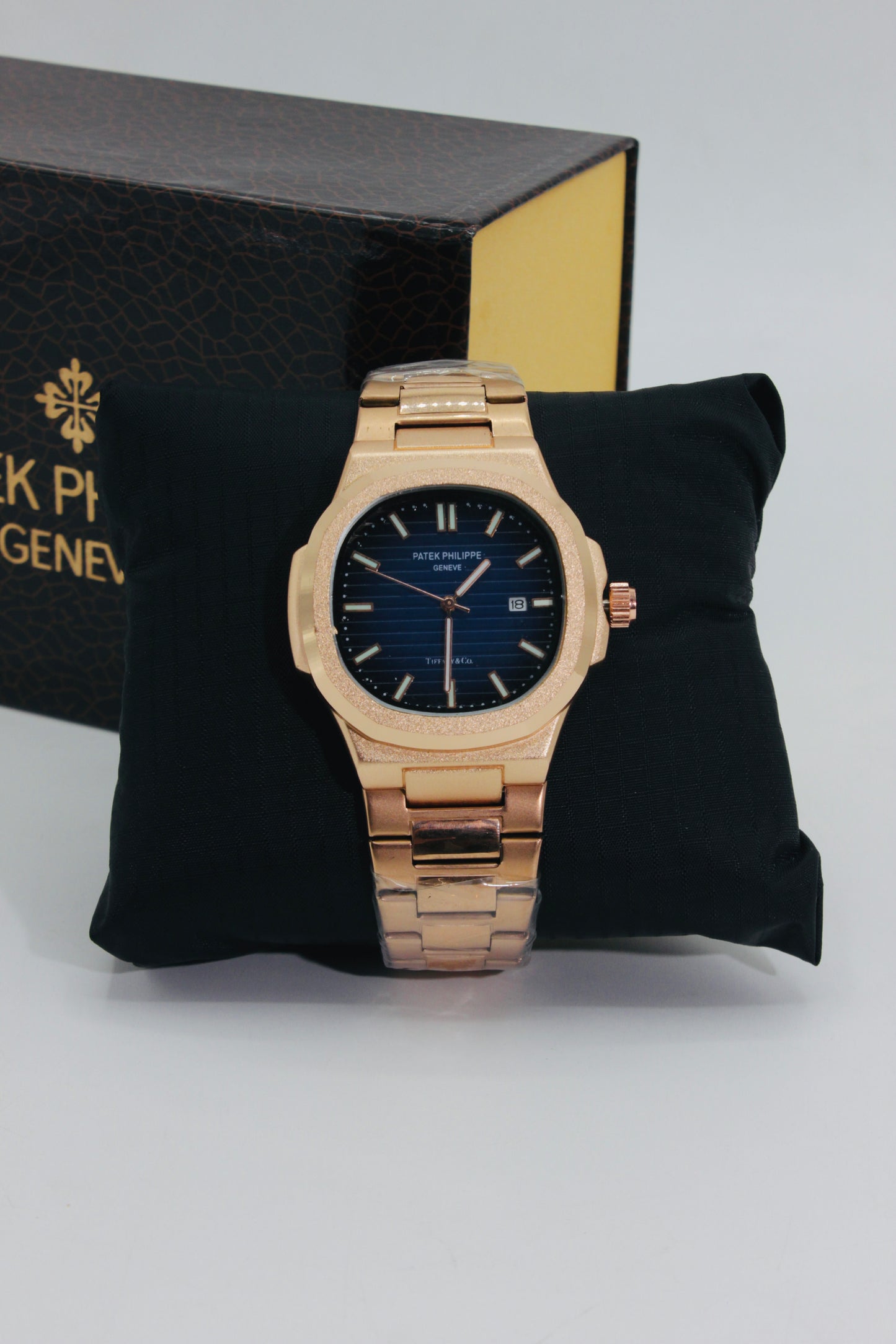 Patek Philippe Nautilus Style Quartz Men’s Watch – Frosted Gold Case with Midnight Blue Dial