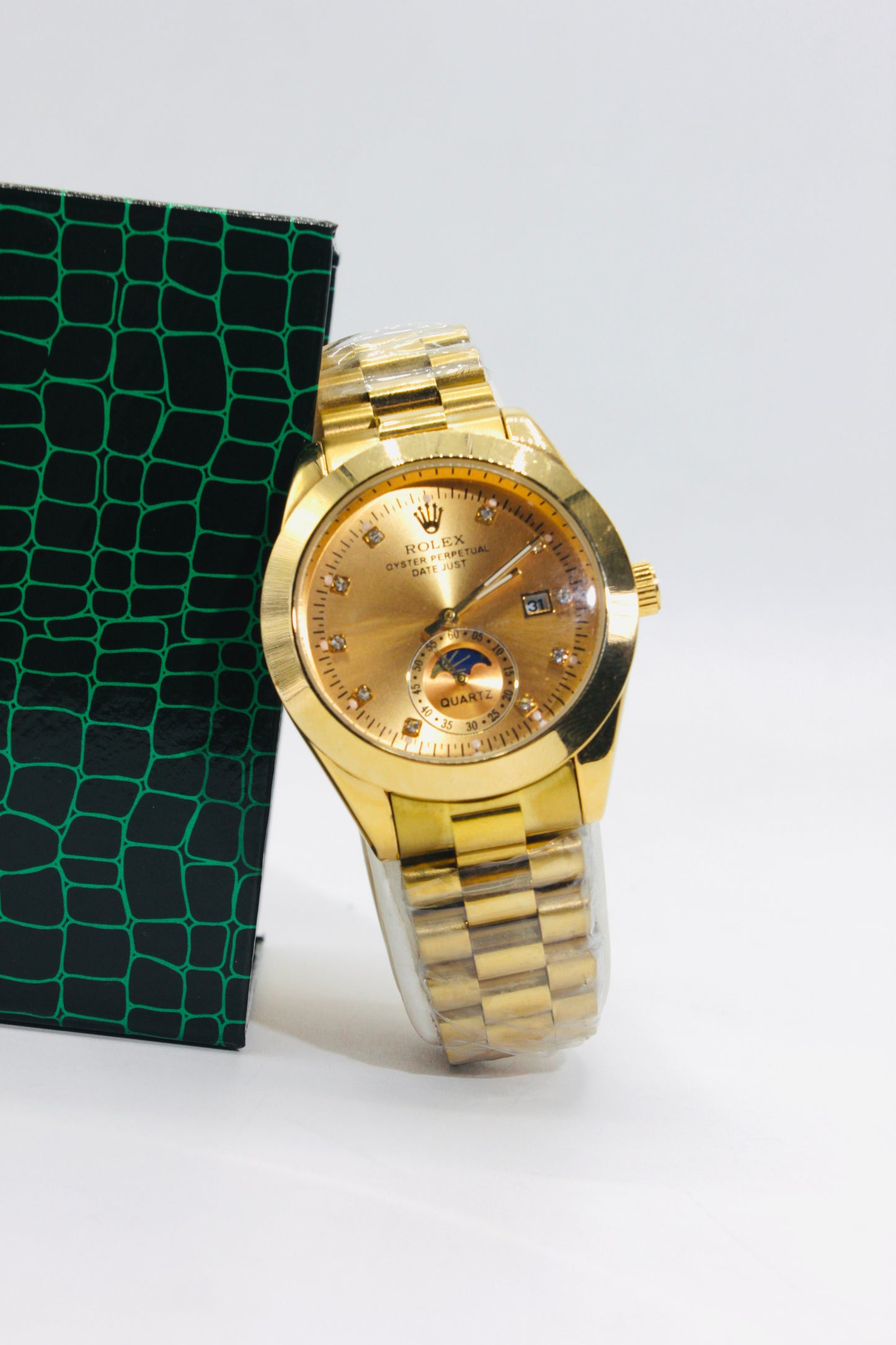 Rolex Submariner Golden for Men – Elegant Swiss Quartz Watch (35mm)